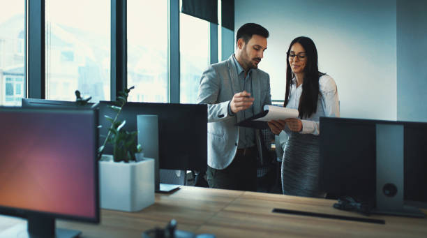 colleagues in a brief meeting. - ceo financial advisor businessman serious imagens e fotografias de stock