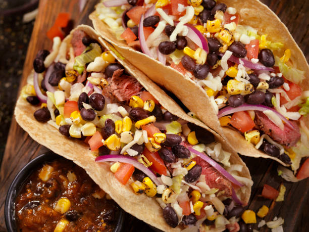 southwestern steak taco - black bean salsa fotografías e imágenes de stock