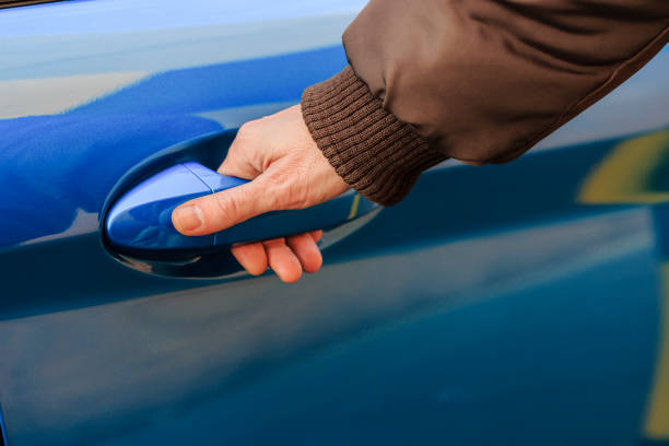istock Opening the car door 641307212