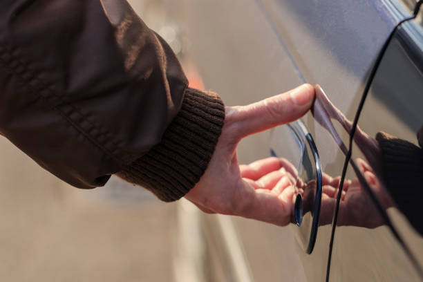 istock Opening the car door 641307230