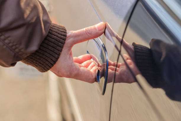 istock Opening the car door 641307372