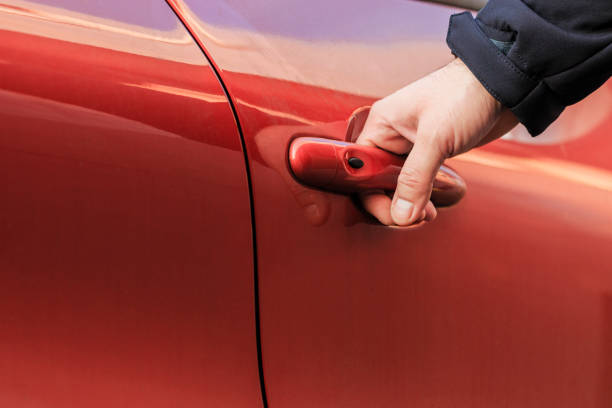 istock Opening the car door 641308332