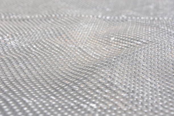 bulles de fond gris métallisé - bubble foil photos et images de collection