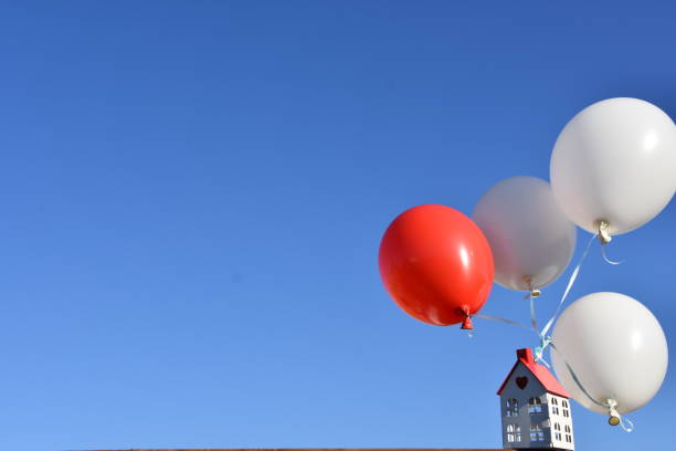 istock House tied  to helium balloon 641329766