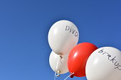 helium-ballon-mit-dem-text-der-trennung-und-beziehungen.jpg?b=1&s=170x170&k=20&c=A3zLFWT2gdSKI0YEu6LDhsnMwQ39H8F6s10IVy4R6Sg=