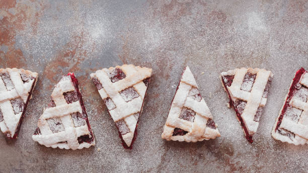 slices of homemade cherry lattice pie in row - jellied cranberries fotos imagens e fotografias de stock