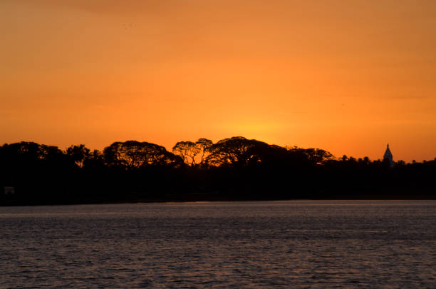 Amanecer en Yala Safari - foto de stock