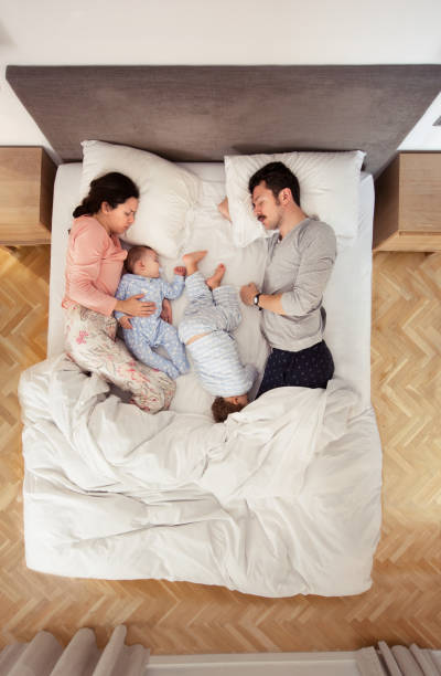 istock Family in bed 641352354