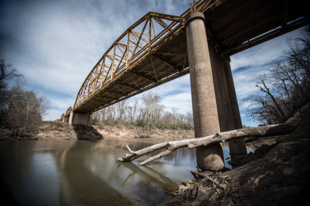istock Yellow Iron Bridge Undreview 641371342