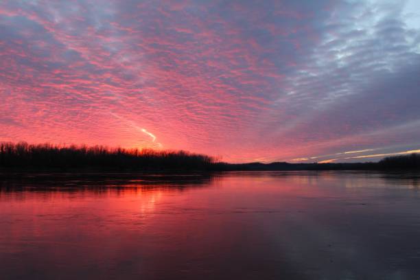 Sunset over the Missouri Winter sunset over the Missouri River at Cooper's Landing near Columbia, MO. university of missouri columbia stock pictures, royalty-free photos & images