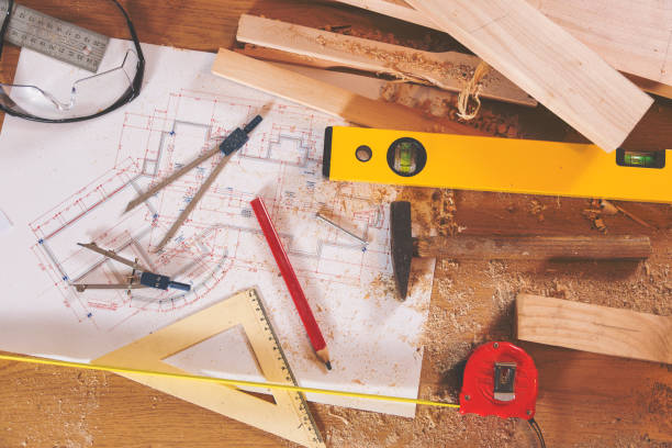 outils de charpentier sur fond en bois - menuisier photos et images de collection