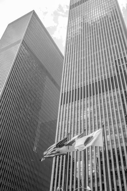 fachadas de apple grandes - new york city black and white city looking at view - fotografias e filmes do acervo