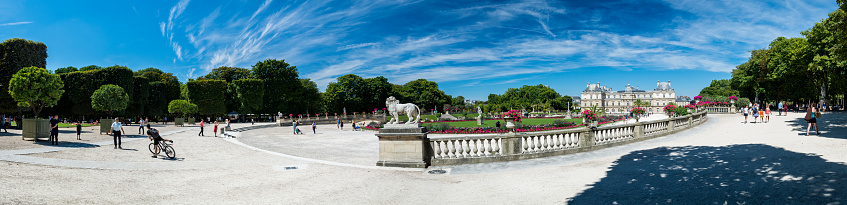 The Luxembourg garden covers 23 hectares and is known for the Luxembourg palace, its lawns, tree-lined promenades, flowerbeds, the model sailboats on its circular basin, and for the picturesque Medici Fountain