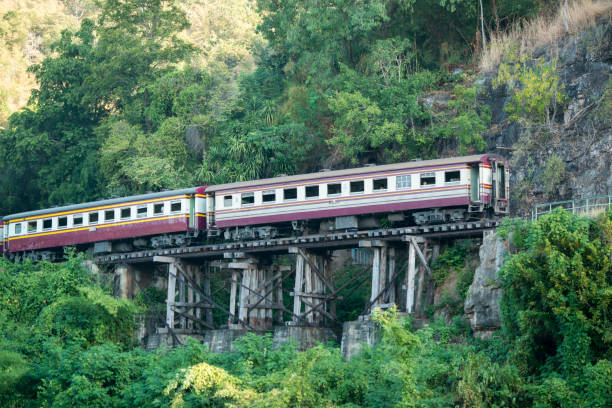 태국 칸 차나 부리 죽음 철도 강 콰이 - burma railway 뉴스 사진 이미지