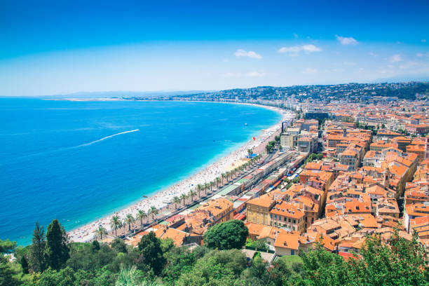 красивые cote d'azur во франции - city of nice france city coastline стоковые фото и изображения