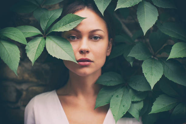 portrait of beautiful woman without make-up - leaf epidermis imagens e fotografias de stock