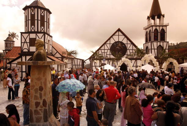 festival tovar colonia venezuela sud america - colonia tovar foto e immagini stock