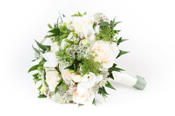 слоновая кость и зеленый свадебный букет из роз и цветов фризии - bride bouquet стоковые фото и изображения