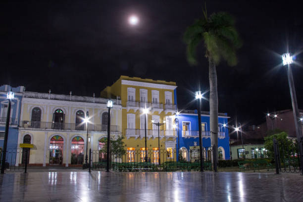 istock Moon over central square, with shining lamp posts, Sancti Spiritus 641591298