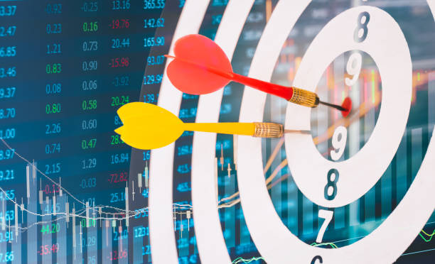 istock Arrows on dart board with stock market graph background mean 641608582
