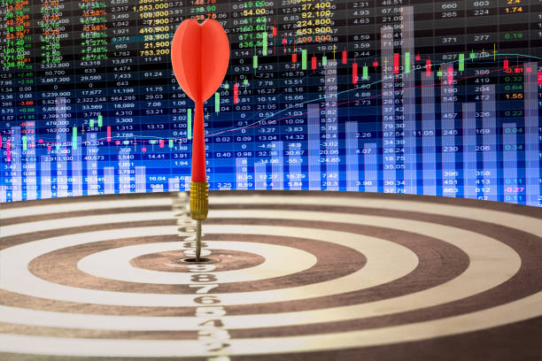 istock Arrows on dart board with stock market graph background mean 641610214