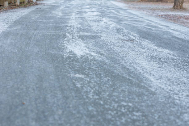 istock Winter on the street 641612954