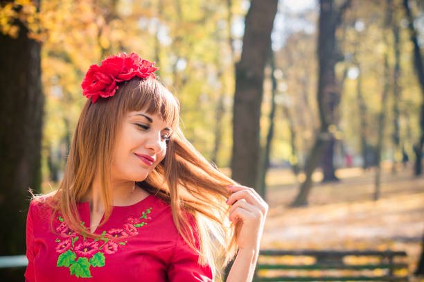 retrato de niña en otoño - 11323 fotografías e imágenes de stock