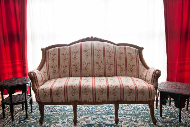 antique canapé-lit - fauteuil baroque photos et images de collection