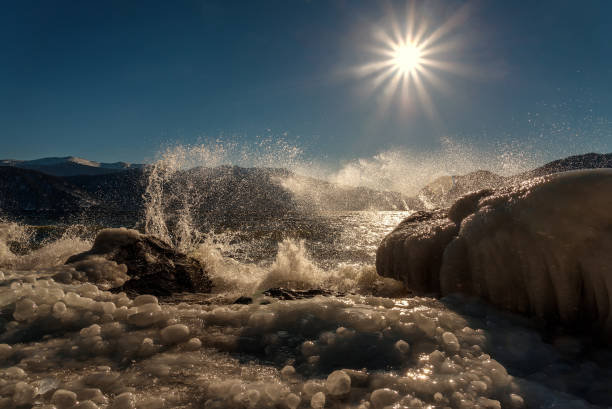 il mare e il ghiaccio - floe lake foto e immagini stock