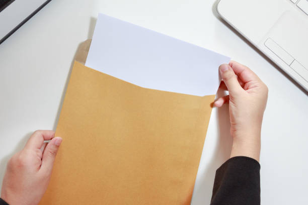 businesswoman hands holding the blank paper in envelope - opening mail letter envelope imagens e fotografias de stock