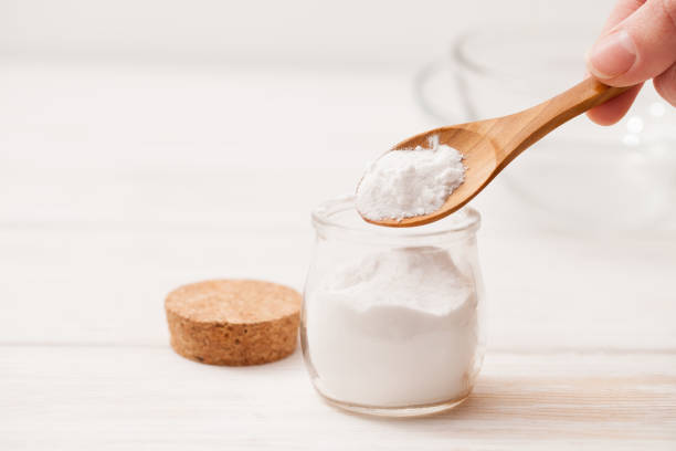 meersalz, stärke im glas - bread soda stock-fotos und bilder