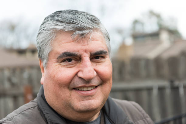 sonriente hombre gordo - armenian ethnicity fotografías e imágenes de stock