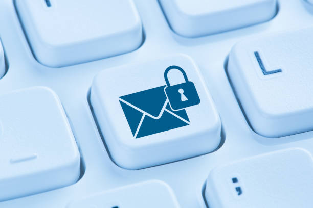 envío cifrado correo electrónico protección segura correo internet azul teclado de la computadora - mail keyboard button fotografías e imágenes de stock