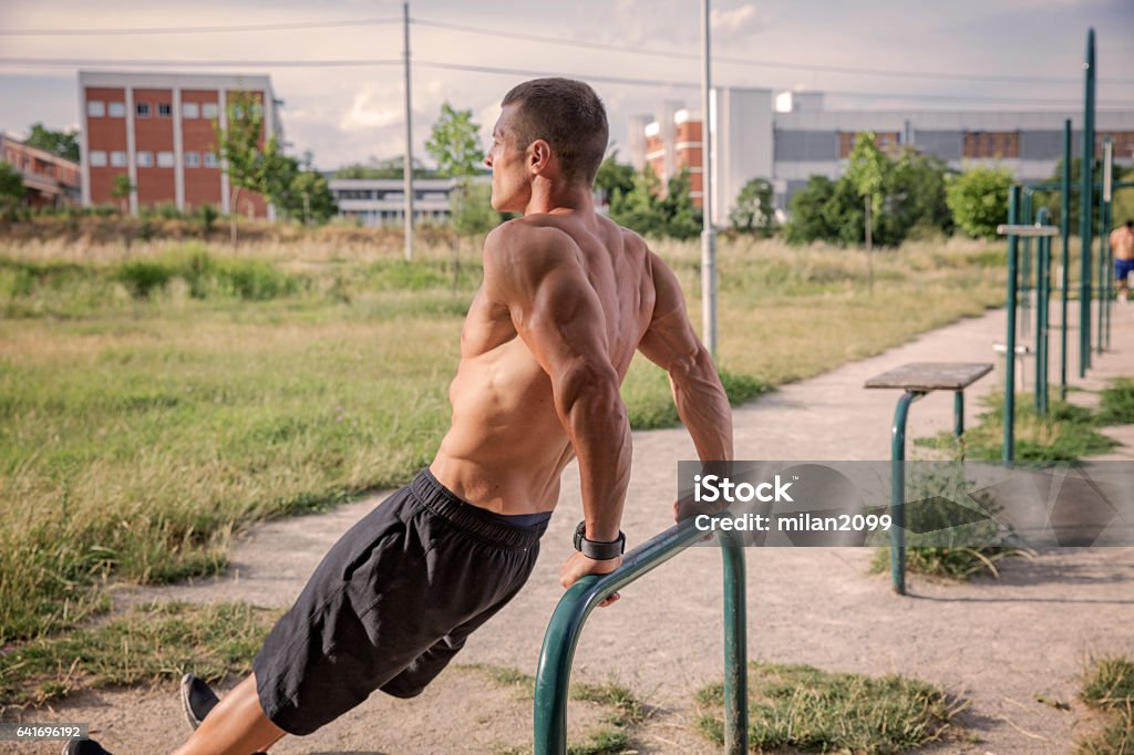 Bodybuilder Dips Bodybuilder Doing Dips In A Public Gym Stock Photo - Download Image Now ...