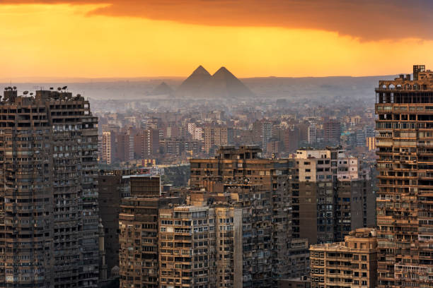 paisaje de el cairo - pyramid of chephren fotografías e imágenes de stock