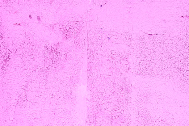 istock Wall fragment with attritions and cracks 641713710