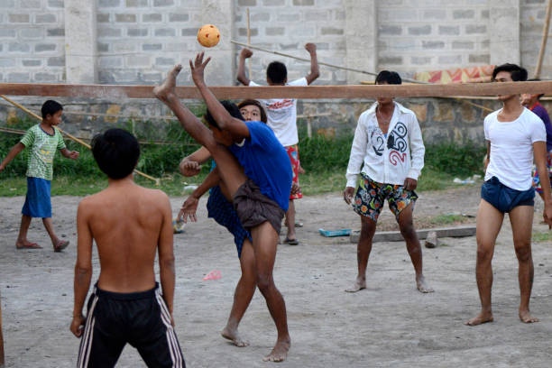 asia myanmar birma nyaungshwe sepaktakraw - sepaktakraw zdjęcia i obrazy z banku zdjęć