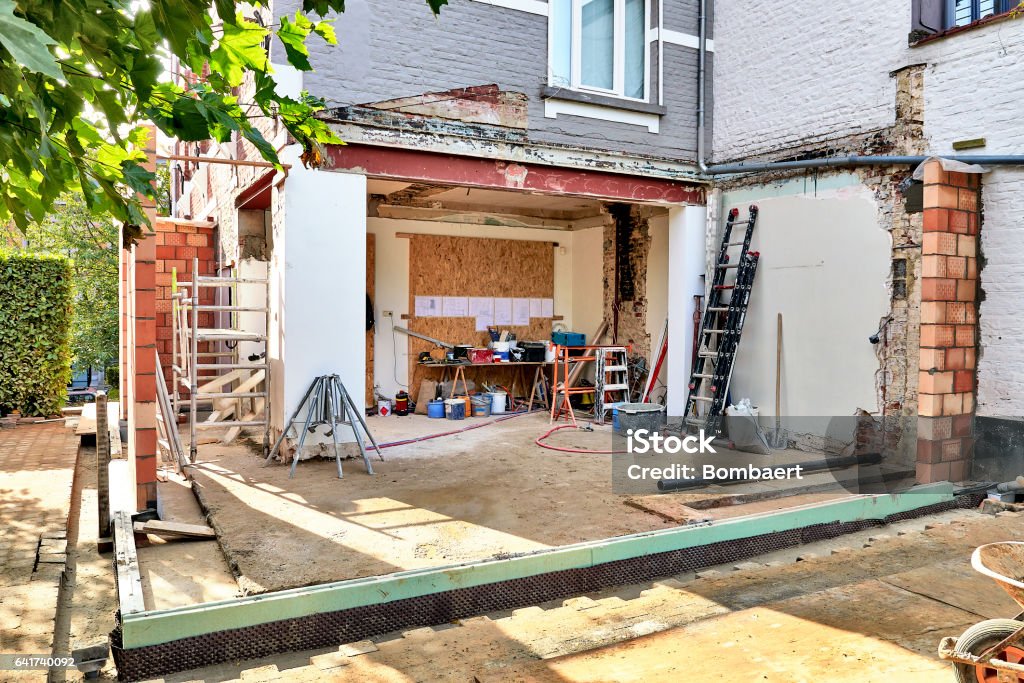 Neue Wand für einen modernen Anbau - Lizenzfrei Renovierung - Konzepte Stock-Foto