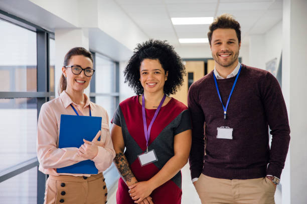 professores no corredor - professor university education teacher - fotografias e filmes do acervo