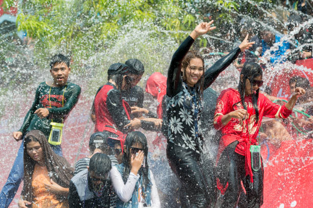 asia myanmar mandalay thingyan festiwal wody - thingyan zdjęcia i obrazy z banku zdjęć