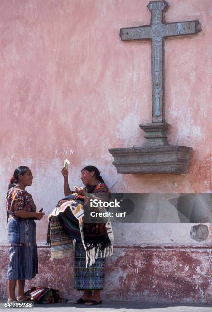América Latina Guatemala Antigua Foto de stock y más banco de imágenes de Aire libre - Aire libre, Antigua - Guatemala del Oeste, Callejuela