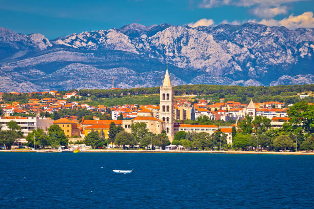 vista de zadar orla do mar, dalmácia, croácia - adriatic sea bay building exterior built structure - fotografias e filmes do acervo