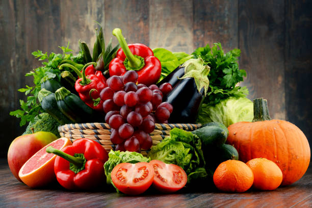構図、各種の新鮮な野菜と果物 - 八百屋 ストックフォトと画像