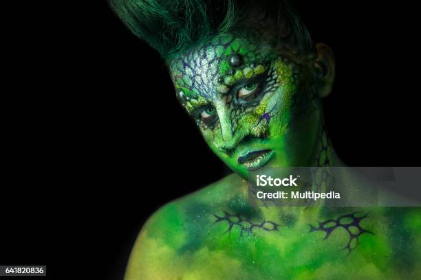 Reptilian Alien Girl Stockfoto und mehr Bilder von Außerirdischer - Außerirdischer, Echse, Bühnenschminke