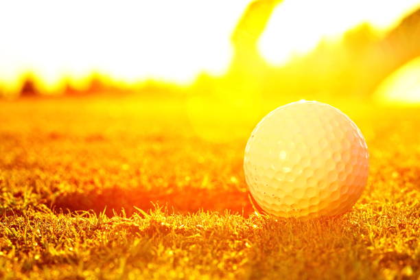 campo de golfe  - golf ball spring cloud sun - fotografias e filmes do acervo