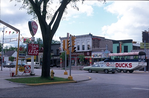 Wisconsin Dells, Wisconsin, USA, 1977. Street scene in Wisconsin Dells. Shops, cars, tourist attractions.