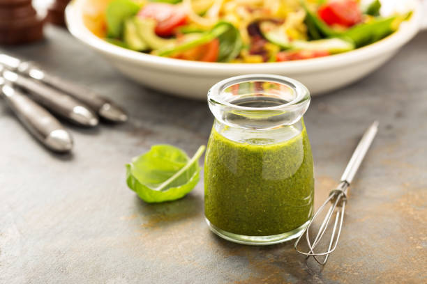 건강 한 녹색 여신 샐러드 드레싱 - vinegar salad dressing cooking oil olive oil 뉴스 사진 이미지
