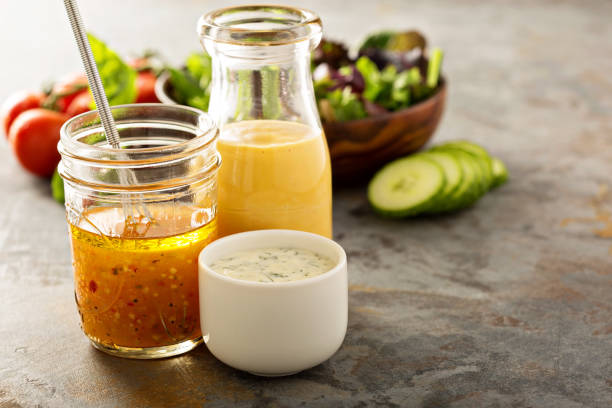 다양 한 소스와 샐러드 드레싱 - vinegar salad dressing cooking oil olive oil 뉴스 사진 이미지