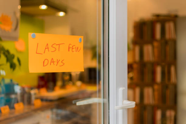 istock Last Few Days - closing down shop 641883060