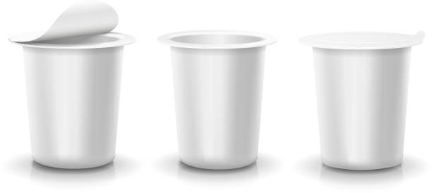 사실적인 벡터 플라스틱 용기 세트의 요구르트 또는 디저트 템플릿 오픈 및 폐쇄 빈 패키지 - yogurt container stock illustrations